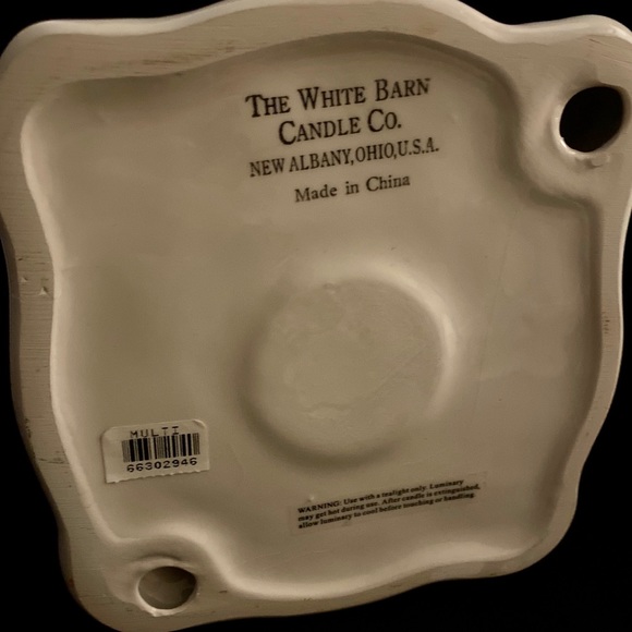 The White Barn Candle Co Accents Santas White Barn Candle